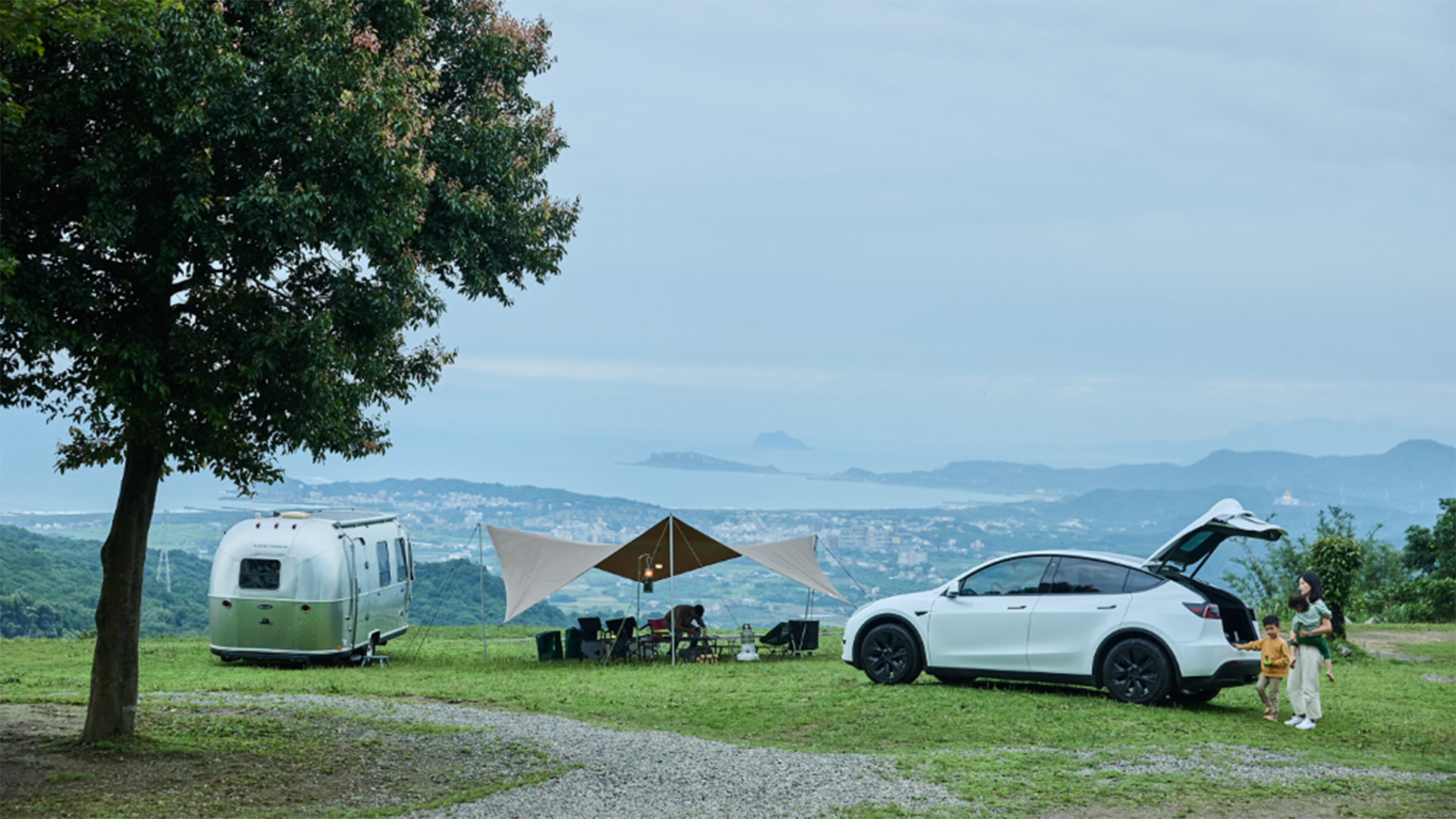 Tesla 推出全新兩天一夜純電野宿之旅，報名就有機會獲得駕駛 Model Y 或 Model X 四人成行兩天一夜豪華露營之旅