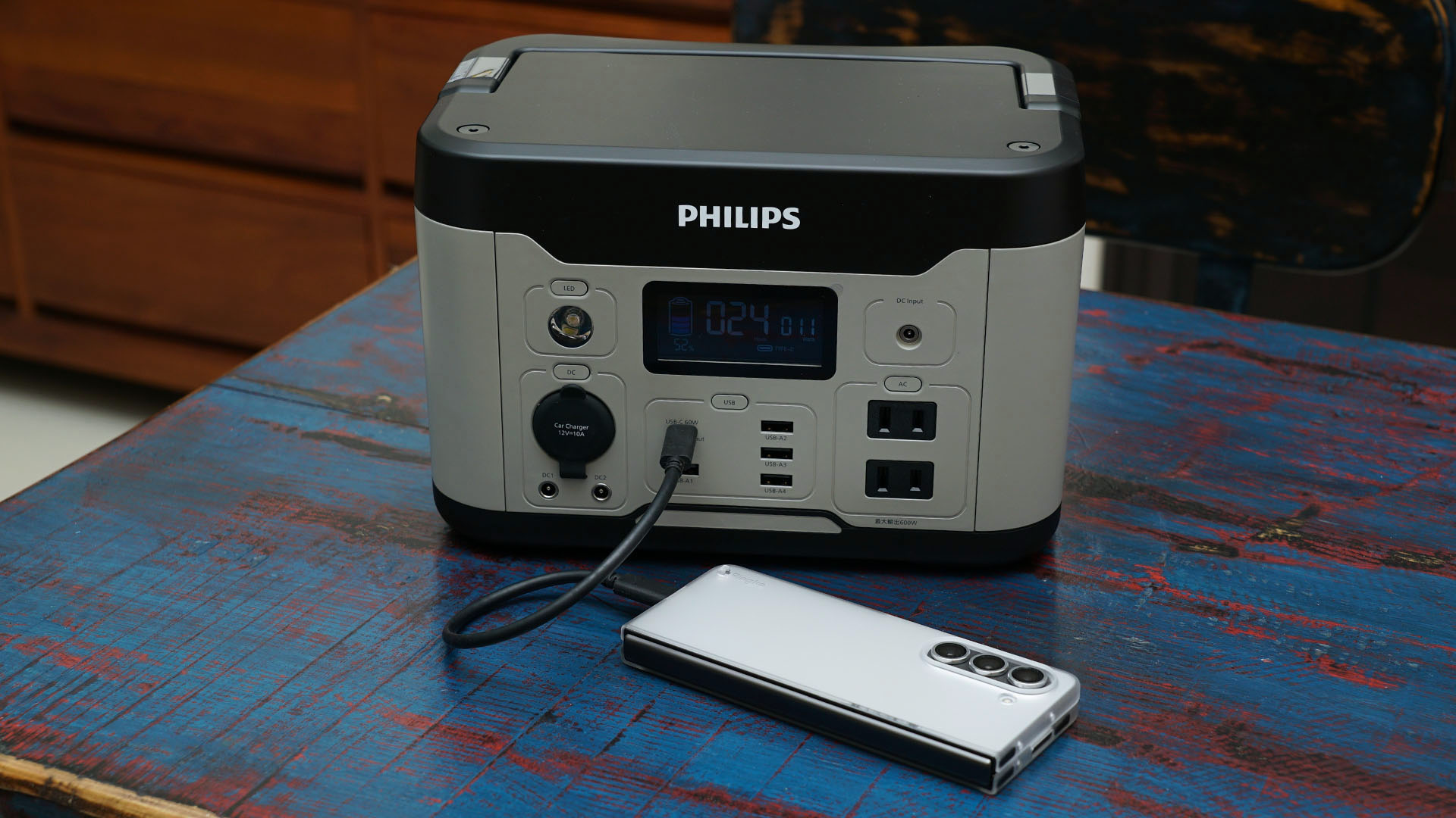 PHILIPS 600W 儲能行動電源開箱！颱風電停電免驚、露營用電夠力，同時兼具 UPS 不斷電功能超實用