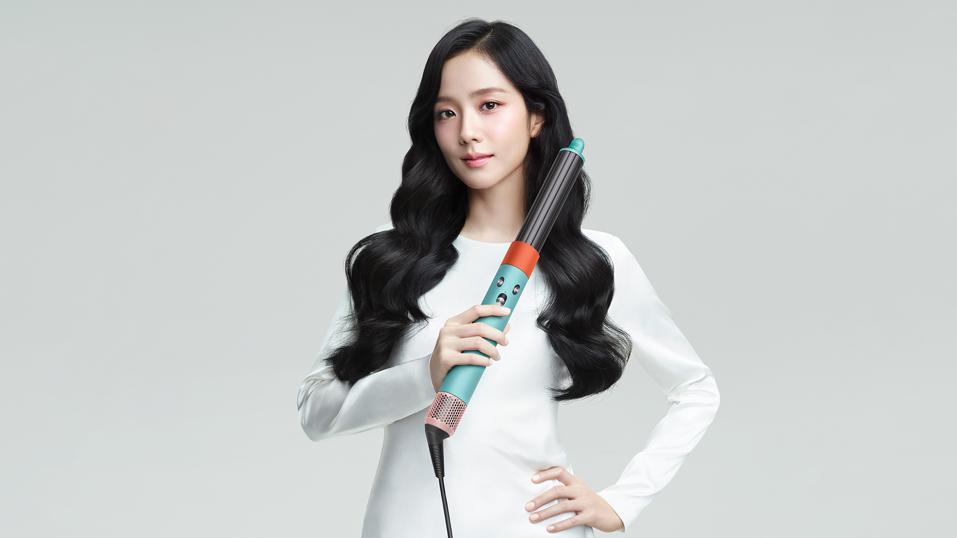 Dyson 宣布 BLACKPINK 成員 JISOO 成為品牌大使，並同步釋出宣傳照片