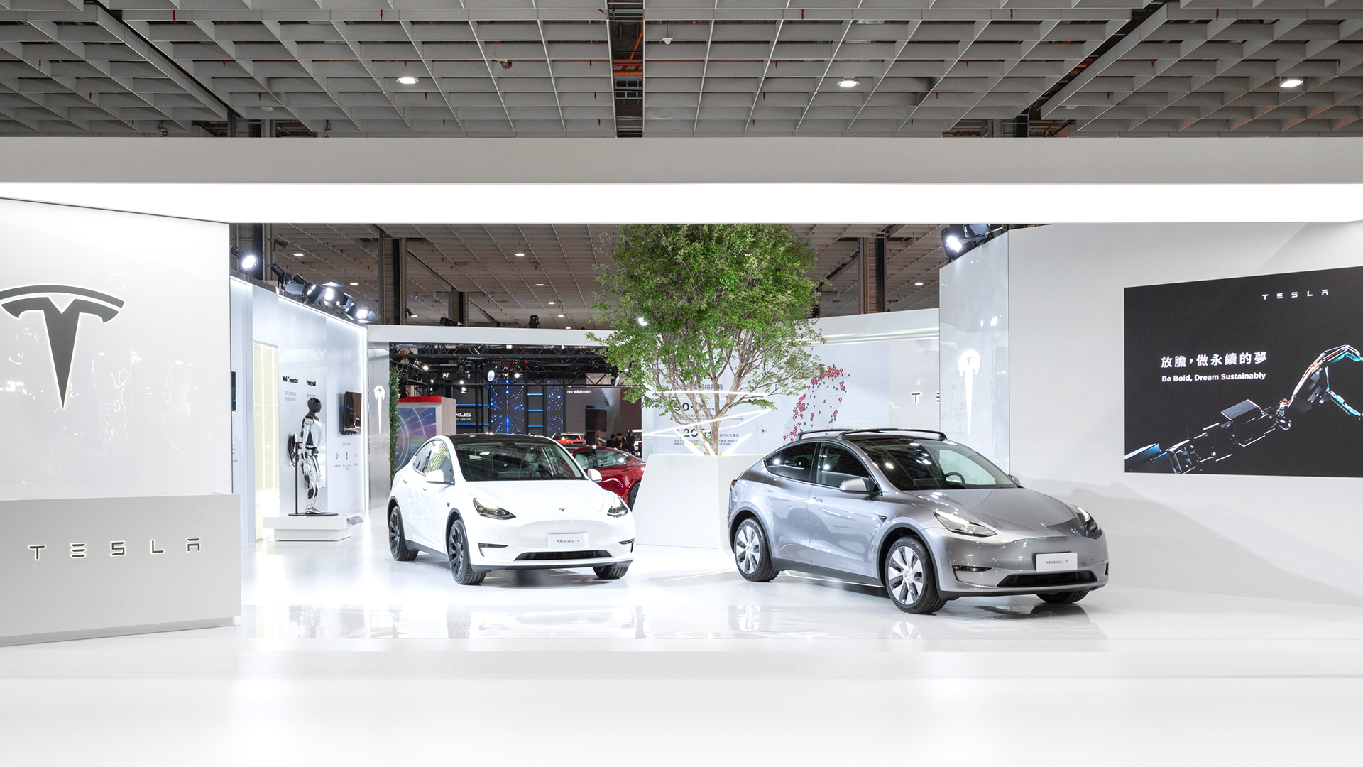 Tesla 特斯拉現身 2024 台北車展，展示旗下產品並推出滿電出門家用充電套裝與展場限定專屬財務方案