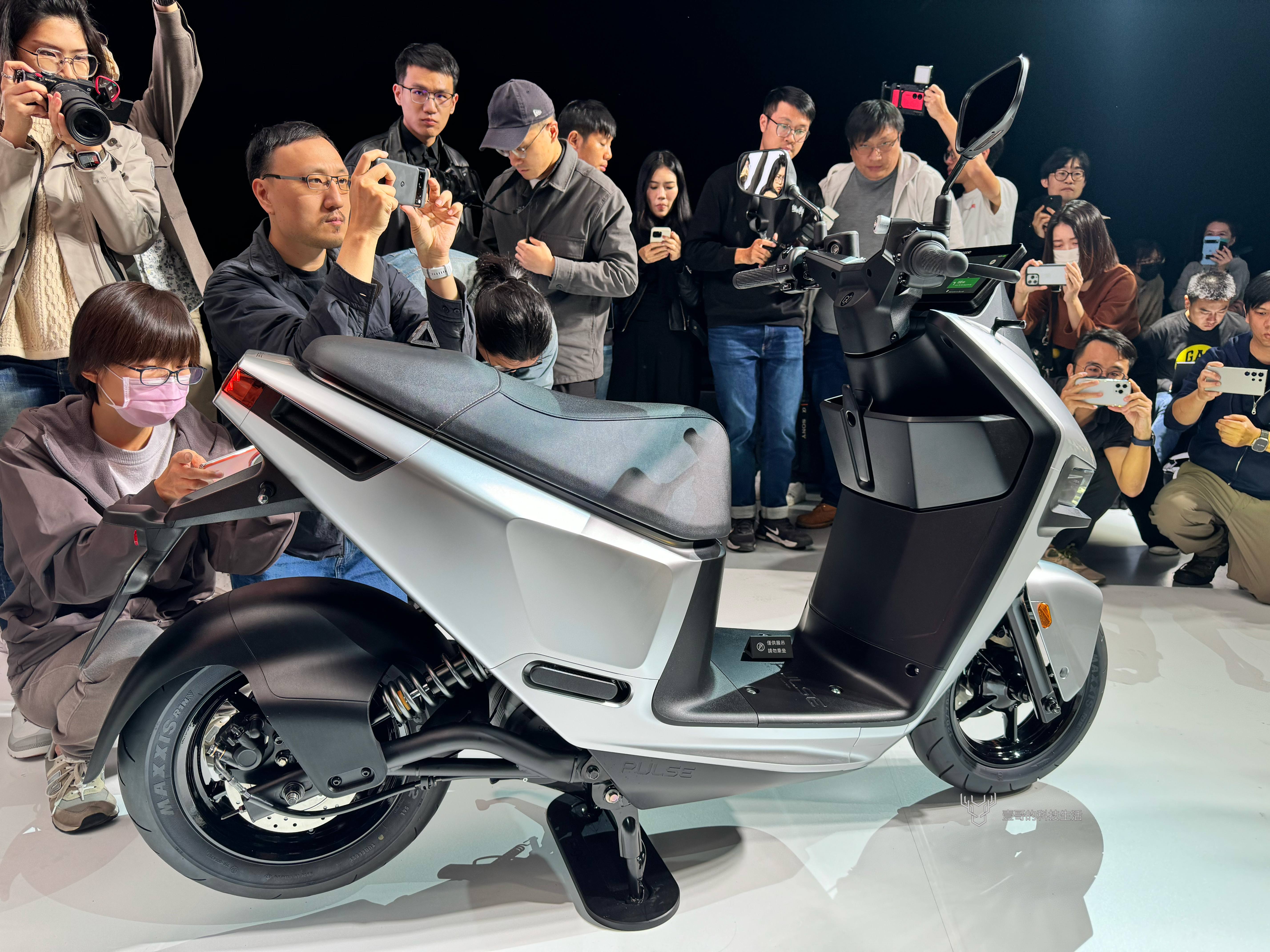 Gogoro Pulse 系列首創電車 9KW 動力、10 吋大螢幕與 14000 燭光 Class-D