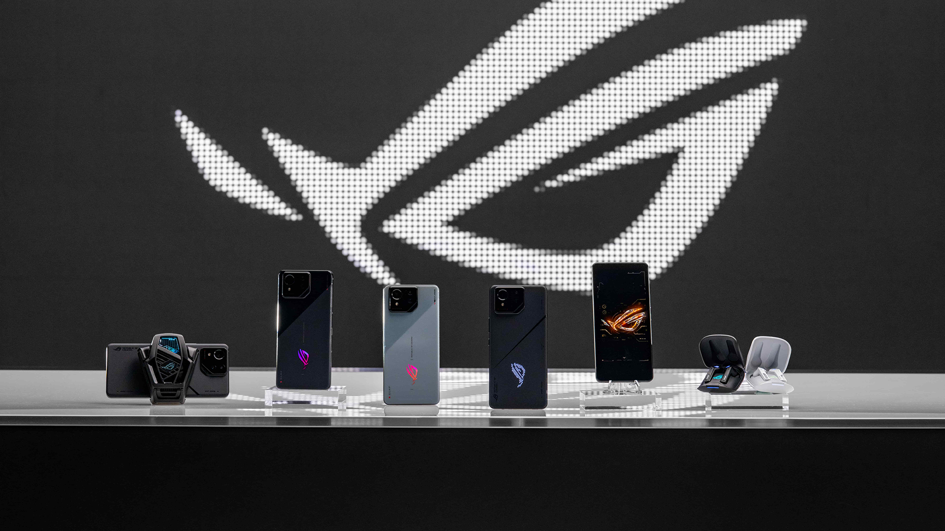 ROG 玩家共和國 CES 2024 發表會登場！ROG 電競筆電、周邊配件、ROG Phone 8 與 BTF 生態系統同步亮相