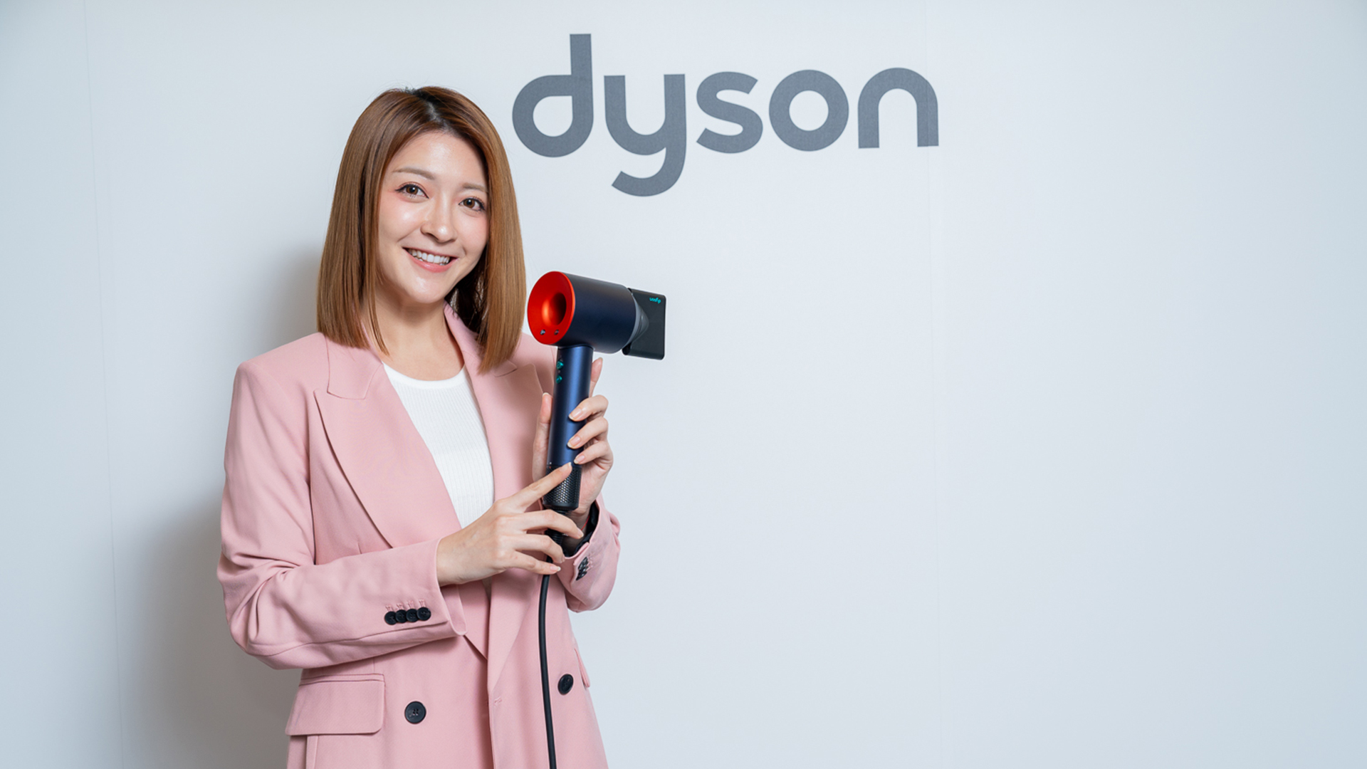 Dyson Supersonic 普魯士藍托帕石拼色 / Airwrap 多功能造型器炫彩粉霧拼色即日起在台上市