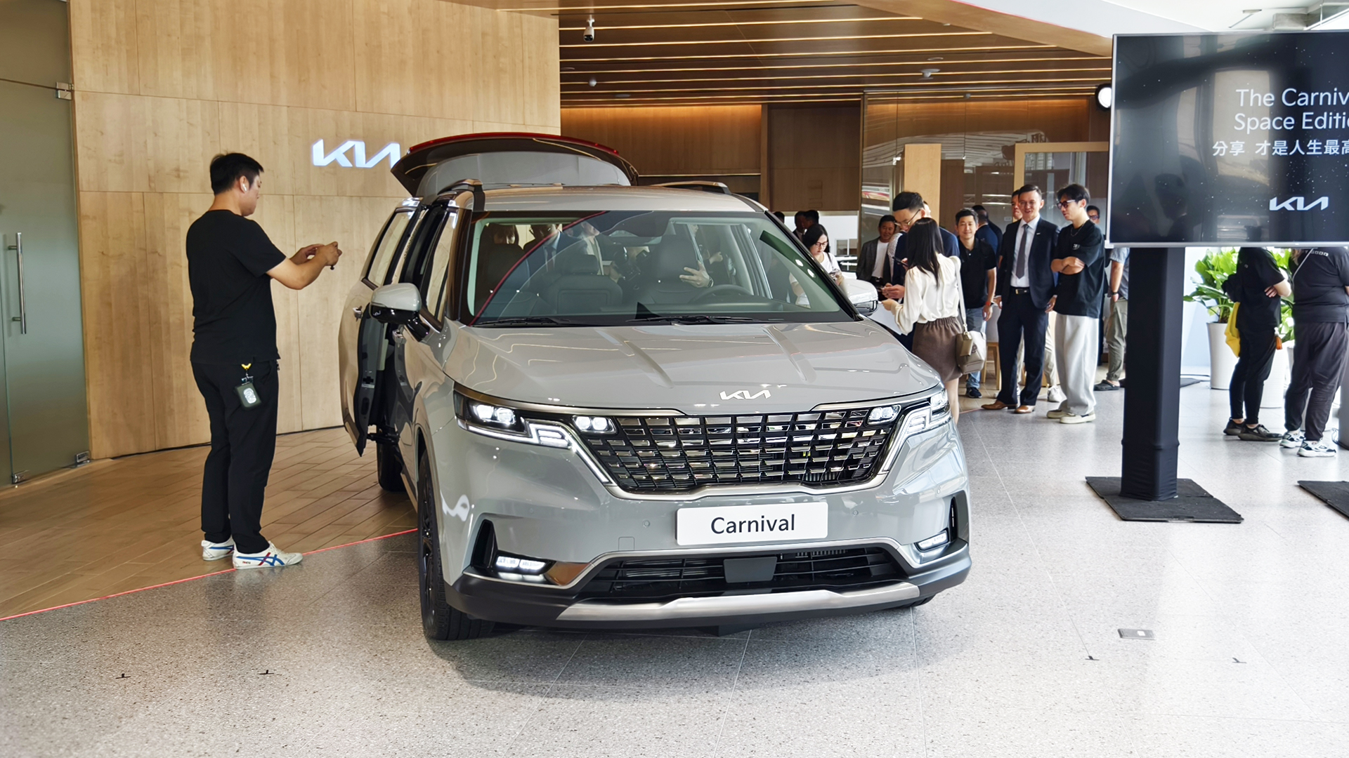 升級多項頂級配備！Kia The Carnival Space Edition 限量 100 輛在台發表，新桃園 3S 展示中心同步亮相