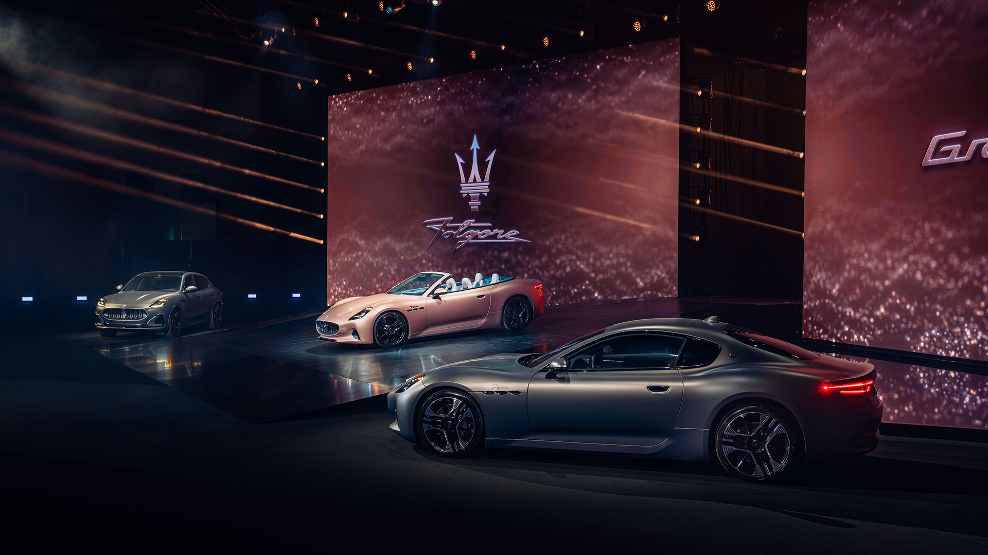 Maserati 瑪莎拉蒂 GranCabrio Folgroe 純電敞篷轎跑登場！2028 年旗下所有系列車型都將推出純電車款，並堅持 100% 義大利製