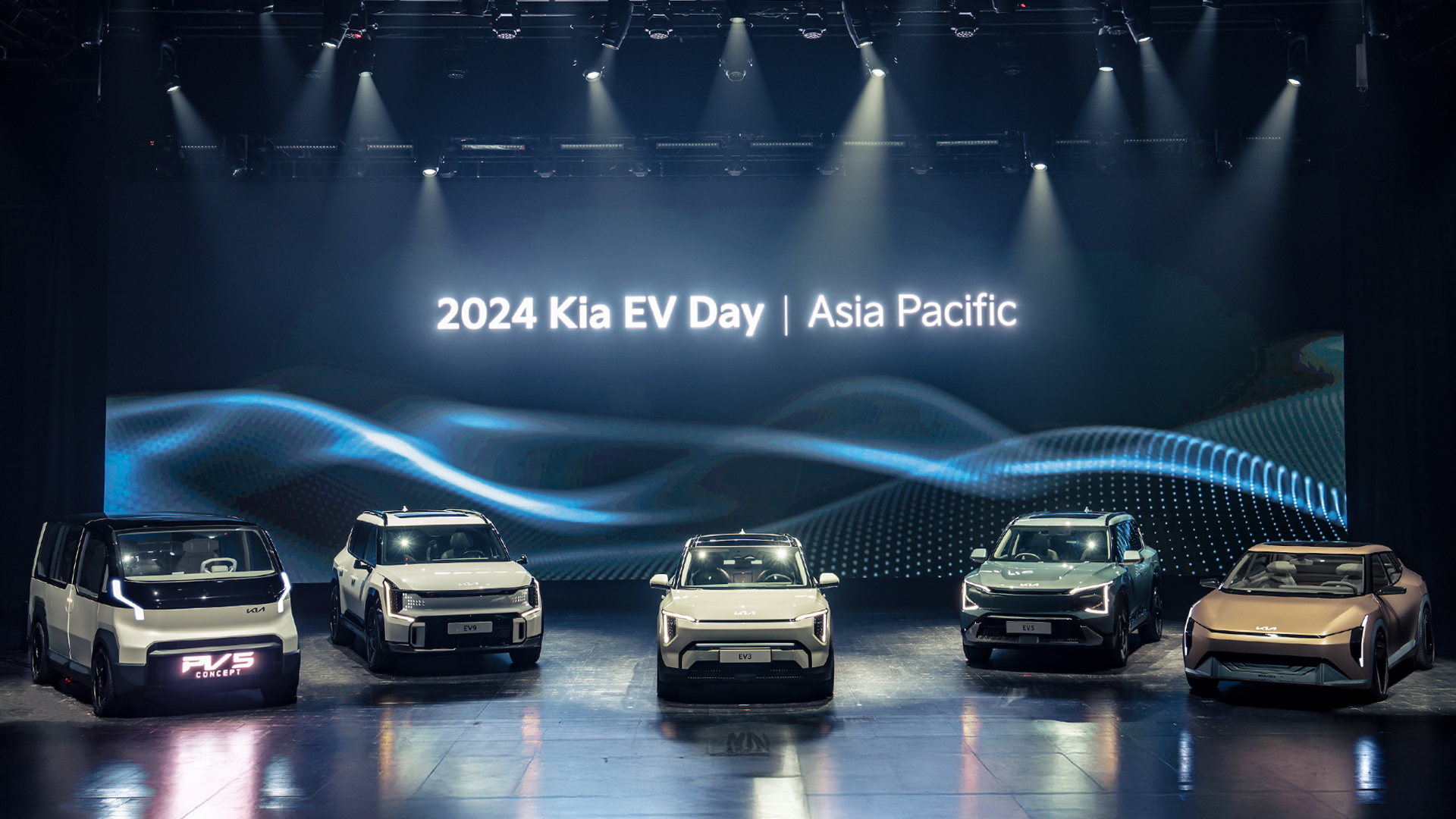 Kia 全新電動車款 The Kia EV3、EV5 與 EV4、PV5 概念車在台亮相，其中 EV3 預計 2025 年中旬登台