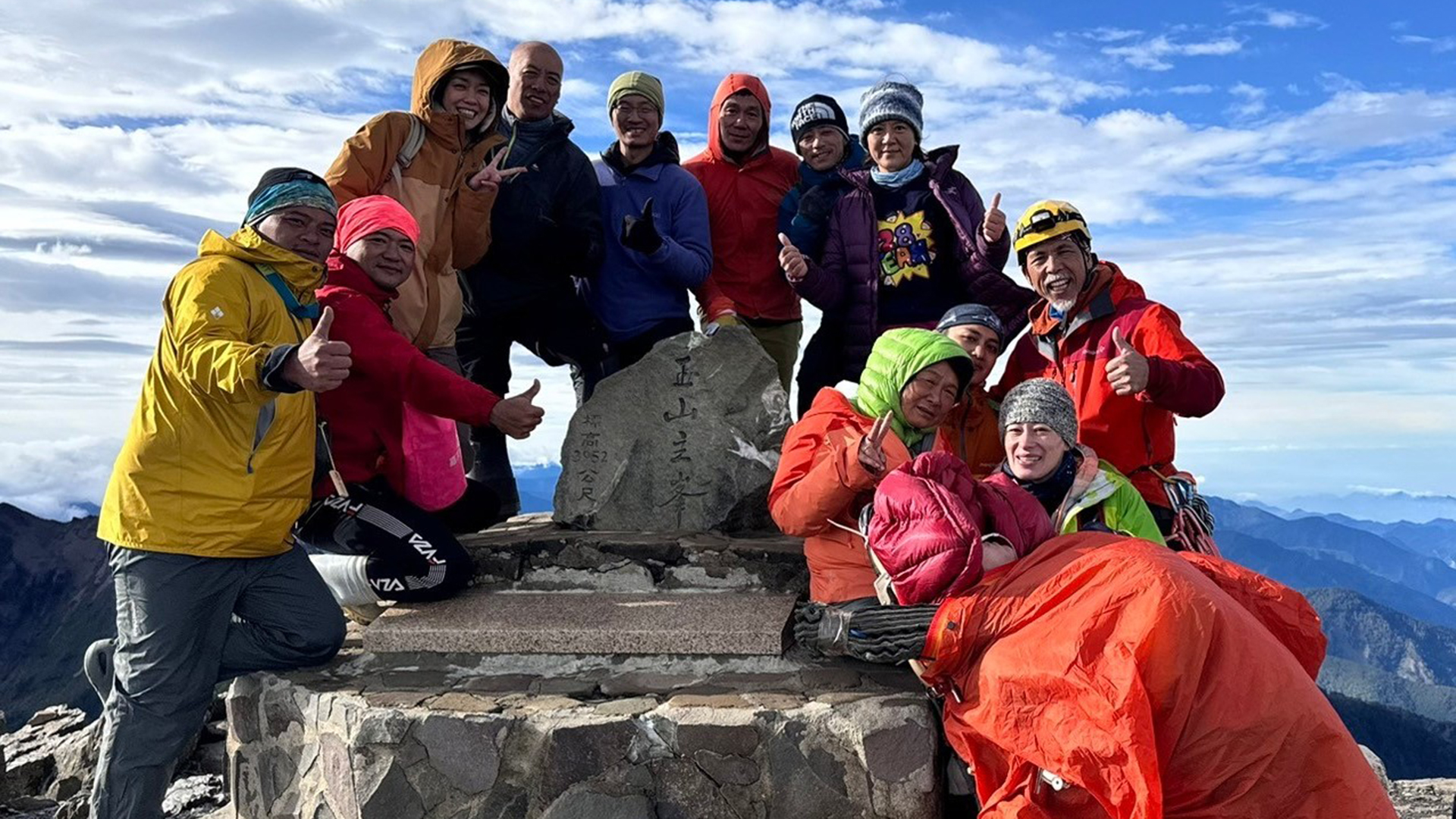 秉持 WeNotMe！福斯商旅力助腦麻兒小比成功登頂玉山