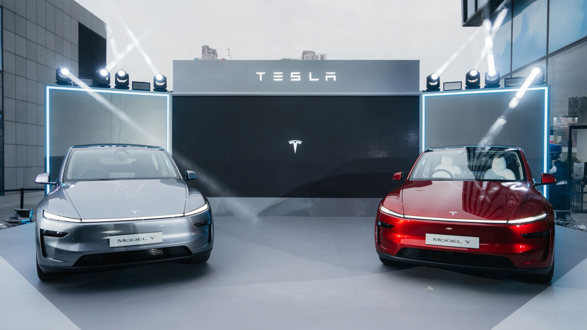 全新 Tesla Model Y 香港登場！最快 5 月交車，後輪驅動版「一換一」計劃後價格 34 萬港幣有找